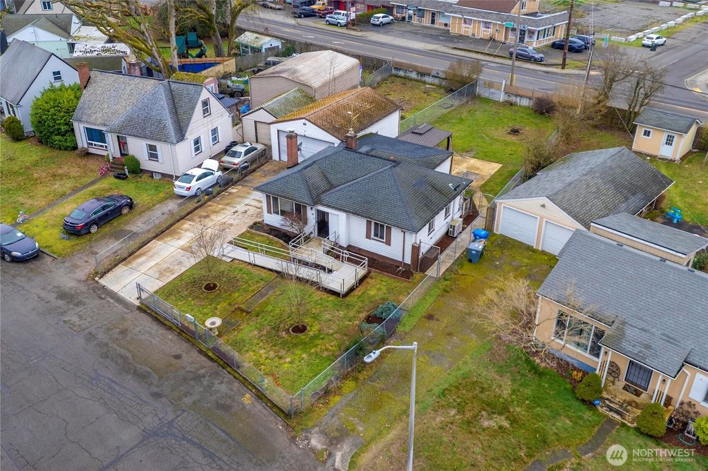 Photo of 18 Oak Park Drive SW, Lakewood, WA 98499 (MLS # 2470941)