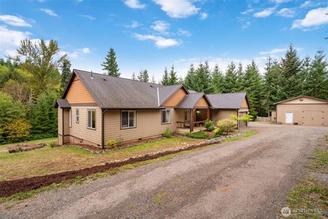 Photo of 100 Thimbleberry Drive, Castle Rock, WA 98611 (MLS # 2444309)