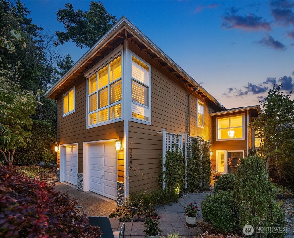 Photo of 12046 89th Place NE, Kirkland, WA 98034 (MLS # 2431675)