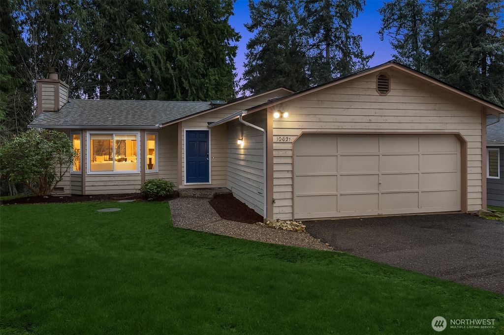 Photo of 10621 NE 133rd Place, Kirkland, WA 98034 (MLS # 2490176)