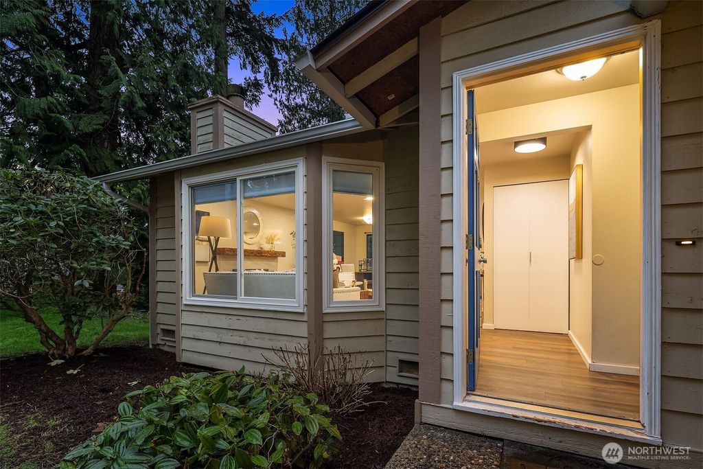 Photo of 10621 NE 133rd Place, Kirkland, WA 98034 (MLS # 2490176)