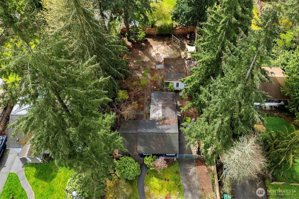 Photo of 727 N 201st Street, Shoreline, WA 98133 (MLS # 2357018)