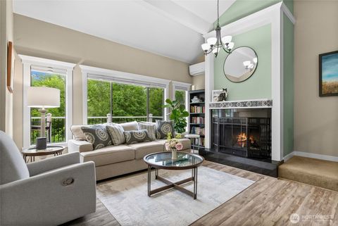 Photo of 2104 7th Avenue SW, Puyallup, WA 98371 (MLS # 2392839)