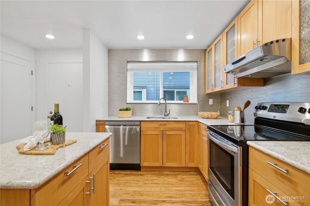 Photo of 131 146th Avenue SE, Bellevue, WA 98007 (MLS # 2485789)