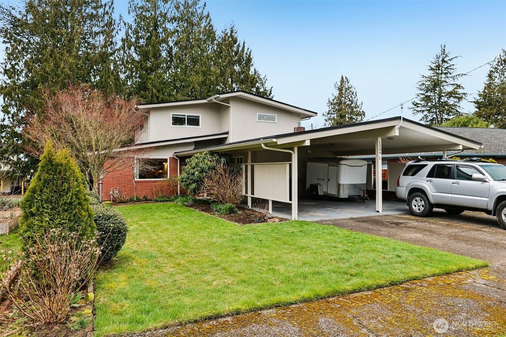 Photo of 1209 S 10th Street, Mount Vernon, WA 98274 (MLS # 2465356)