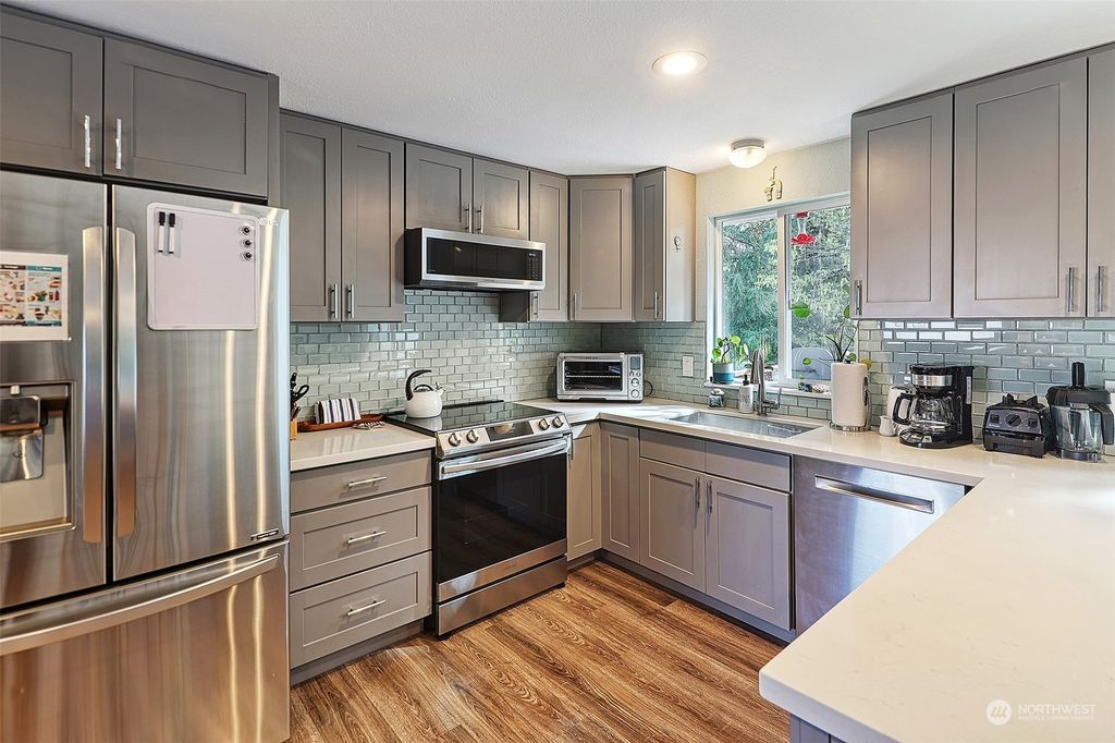 Photo of 6712 15th Avenue SW, Seattle, WA 98106 (MLS # 2223142)