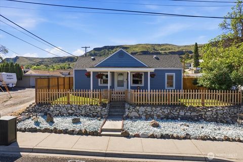 Photo of 311 Federal Avenue, Grand Coulee, WA 99133 (MLS # 2512559)