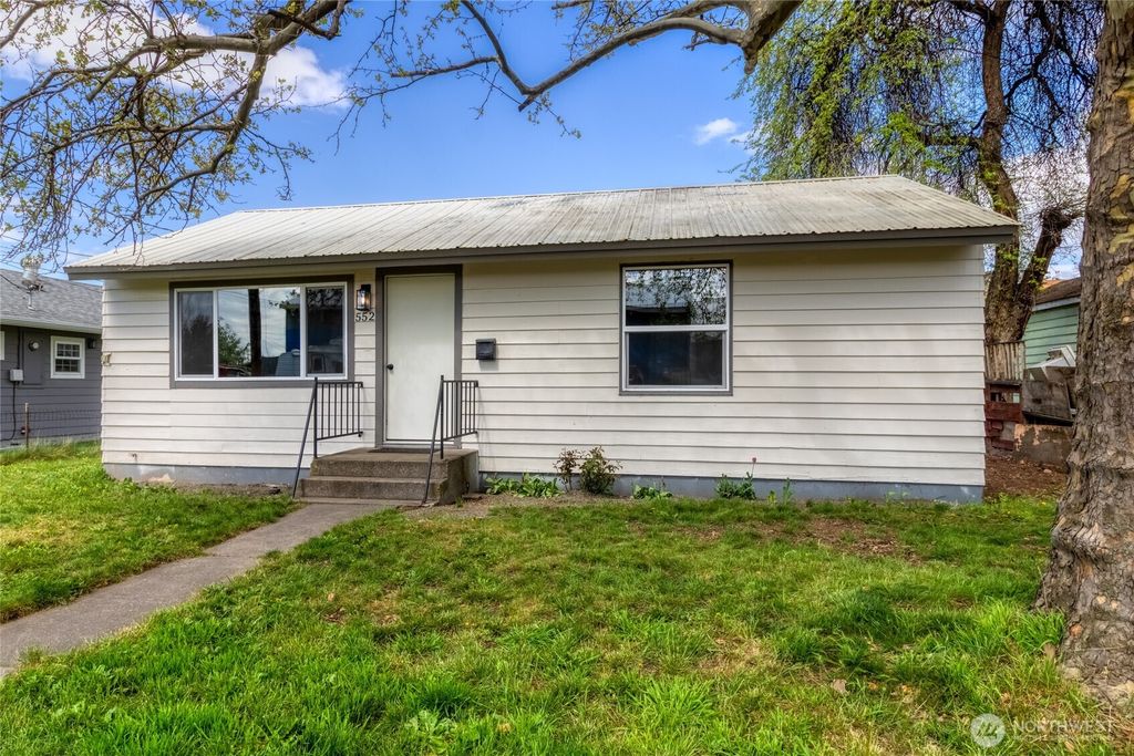 Photo of 552 Edith Avenue, Walla Walla, WA 99362 (MLS # 2507261)
