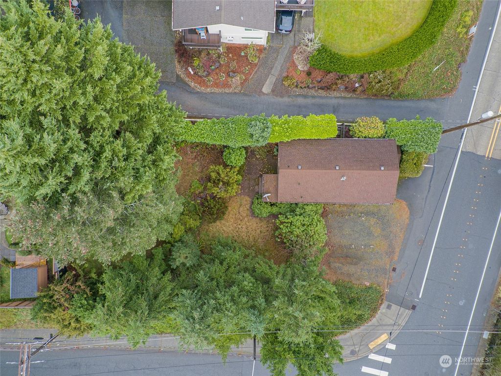 Photo of 3273 W Lake Sammamish Parkway, Bellevue, WA 98008 (MLS # 2026488)