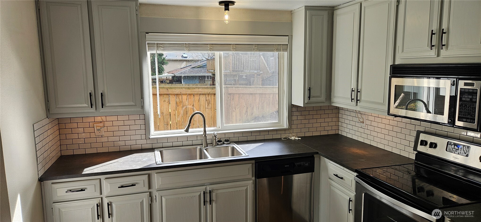 16111 97 Avenue Ct E