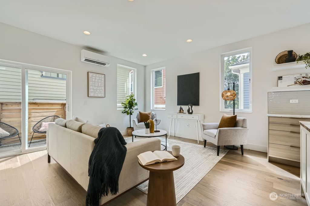 Photo of 4124 Woodland Park Avenue N, Seattle, WA 98103 (MLS # 2273428)