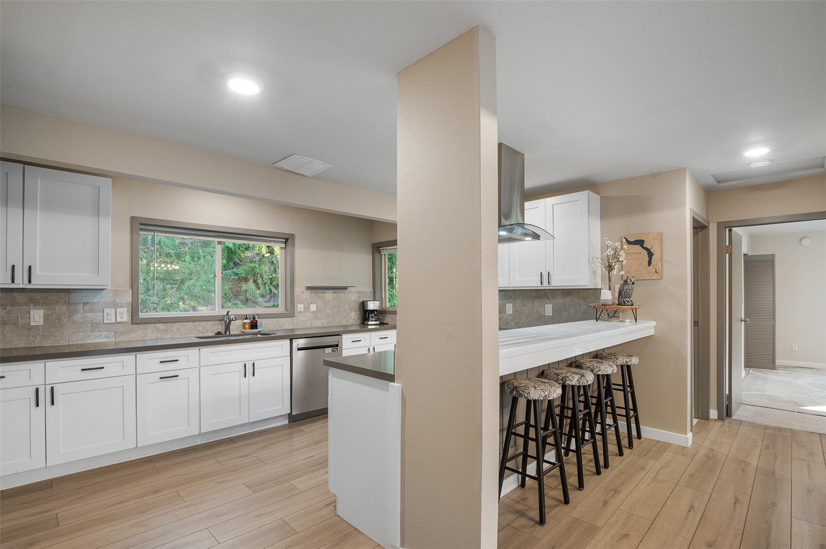 41 N Lookout Place