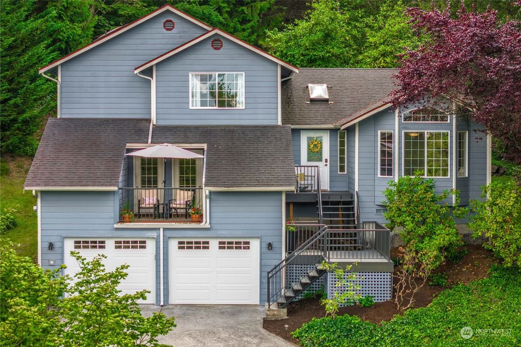 Photo of 7117 NE 165th Street, Kenmore, WA 98028 (MLS # 2269954)