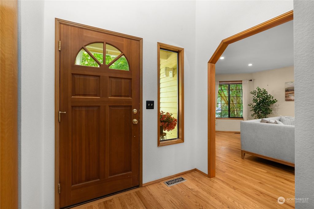 Photo of 2706 NE 184th Place, Lake Forest Park, WA 98155 (MLS # 2141017)