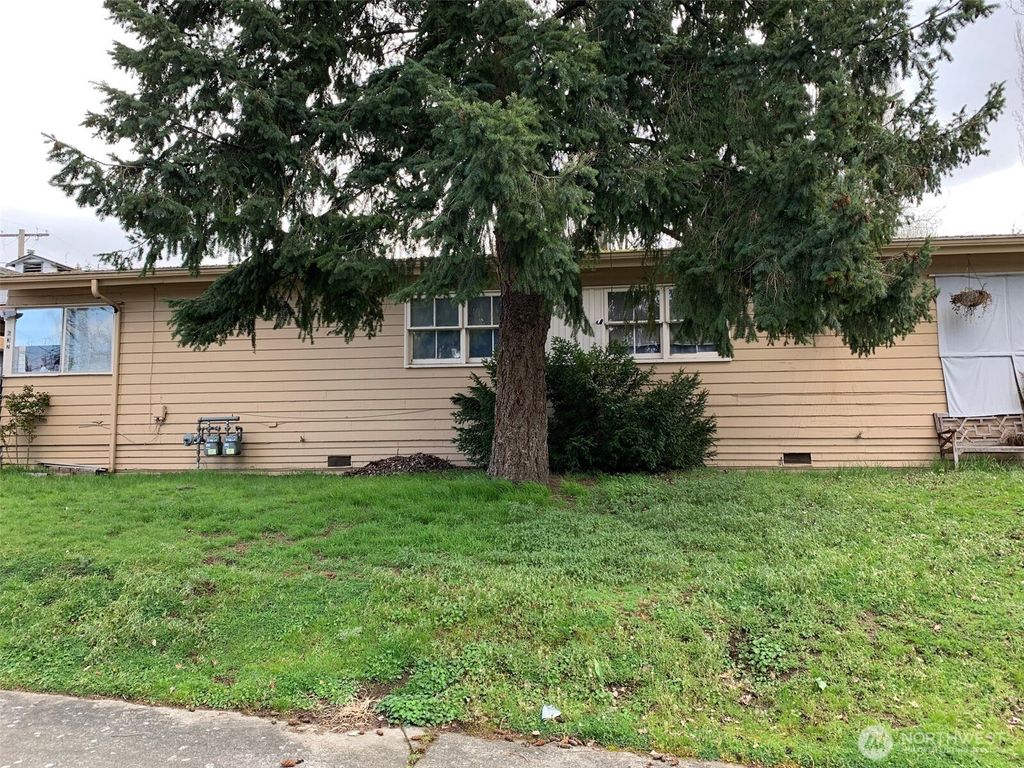 Photo of 632 Index Avenue NE, Renton, WA 98056 (MLS # 2387338)