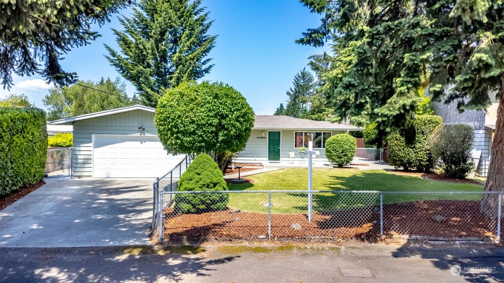 Photo of 11002 SE 180th Street, Renton, WA 98055 (MLS # 2072382)