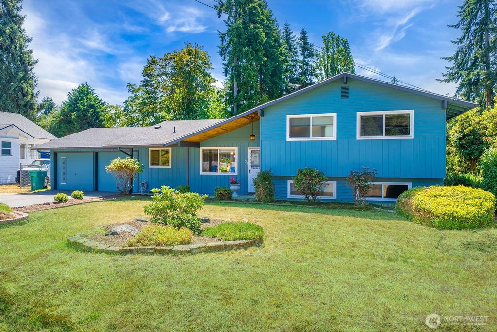 Photo of 725 N 188th Street, Shoreline, WA 98133 (MLS # 2413908)