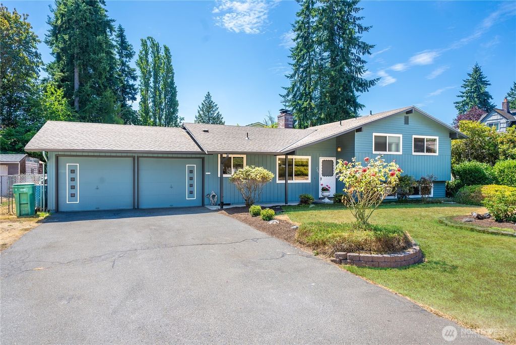 Photo of 725 N 188th Street, Shoreline, WA 98133 (MLS # 2413908)