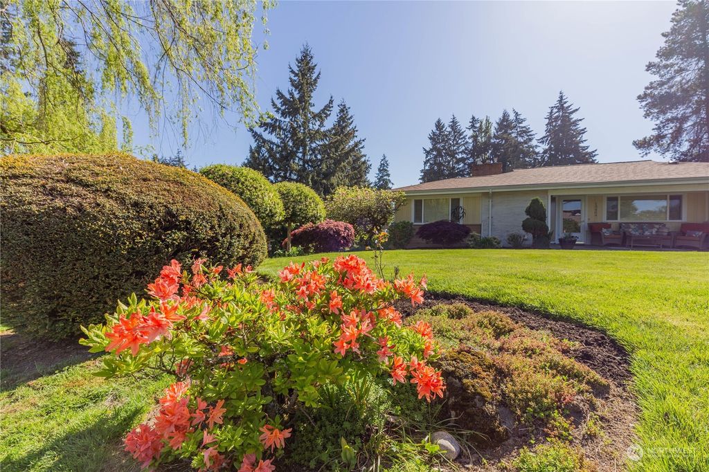 Photo of 13404 84th Avenue NE, Kirkland, WA 98034 (MLS # 2128252)