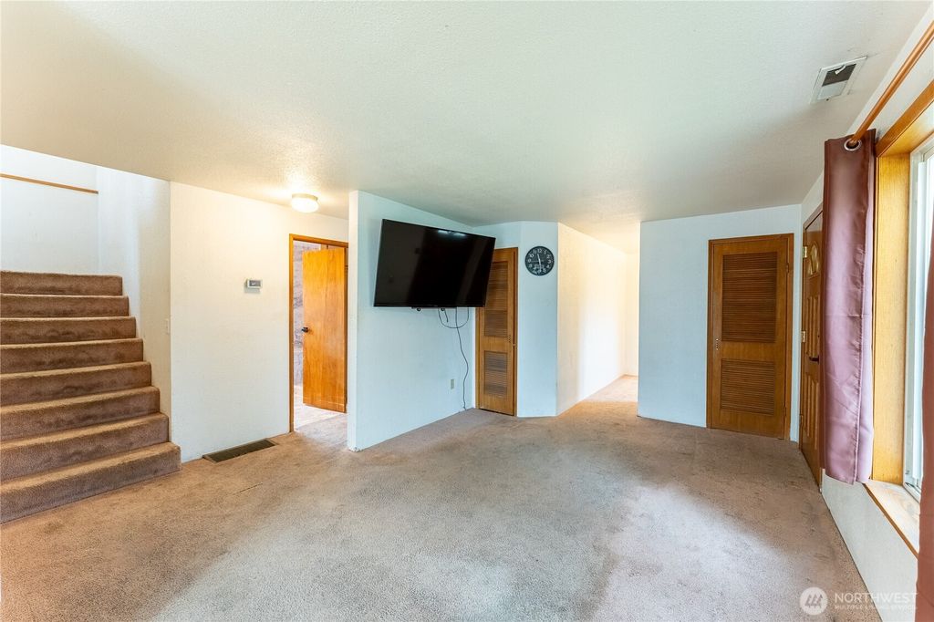 Photo of 14239 8th Avenue S, Burien, WA 98168 (MLS # 2491562)