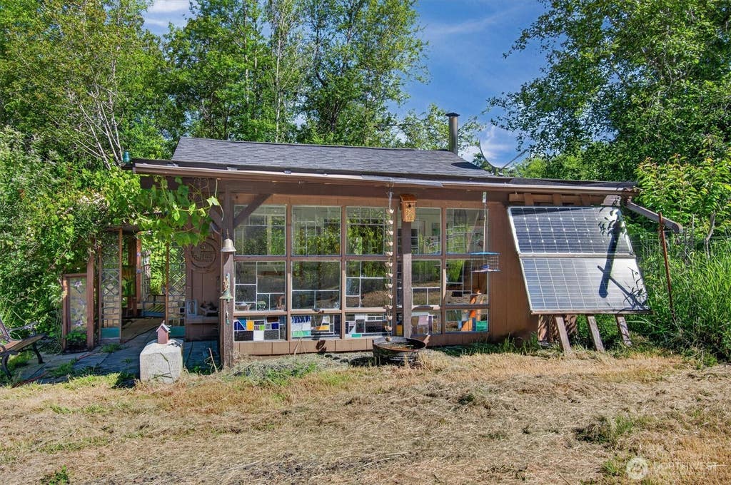 Photo of 165 Barr Road, Rosburg, WA 98643 (MLS # 2535720)