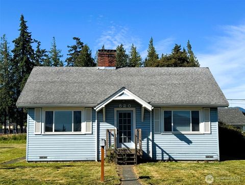 Photo of 820 E 2nd Street, Port Angeles, WA 98362 (MLS # 2470386)