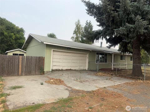 Photo of 412 S Washington ST, Goldendale, WA 98620 (MLS # 2567939)