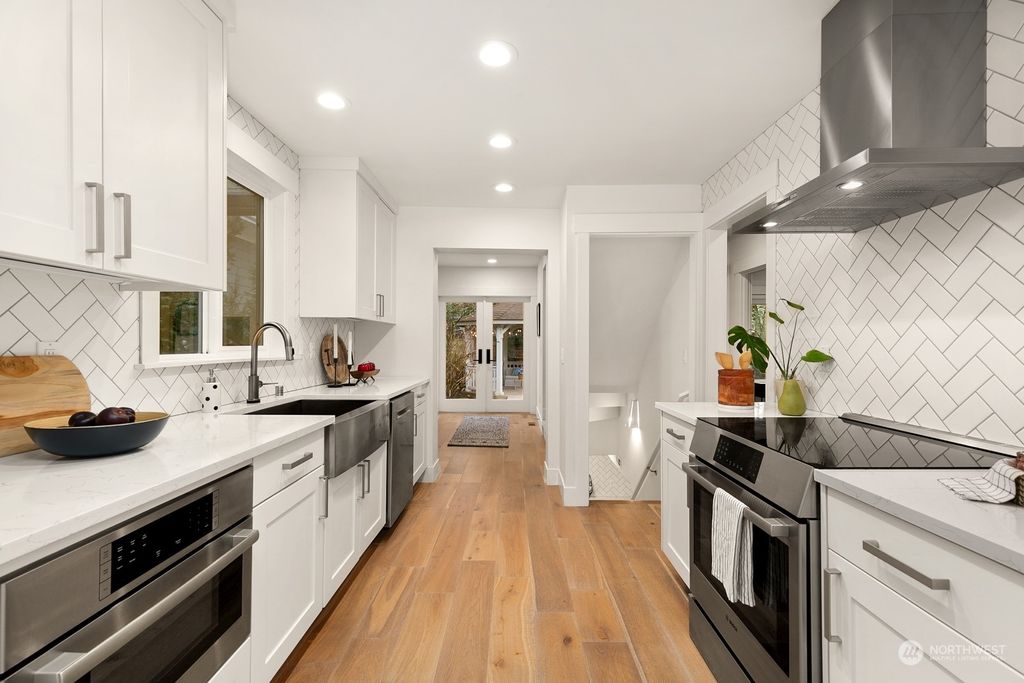 Photo of 339 27th Avenue, Seattle, WA 98122 (MLS # 2319143)