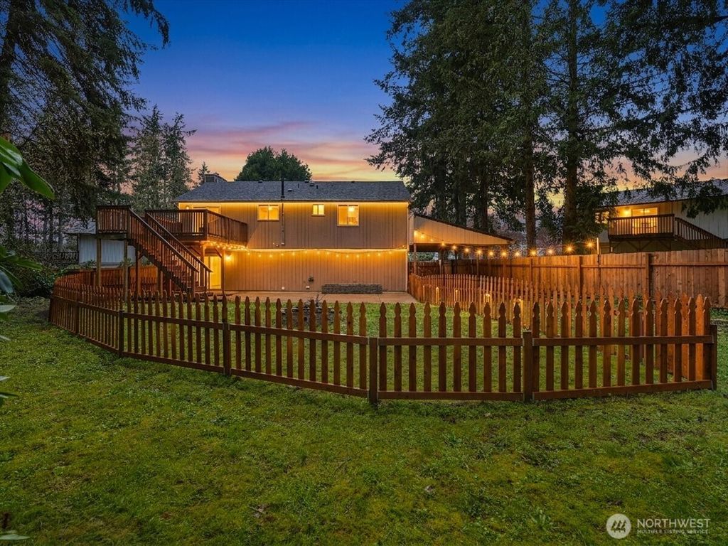 Photo of 15215 SE 179th St St, Renton, WA 98058 (MLS # 2507056)