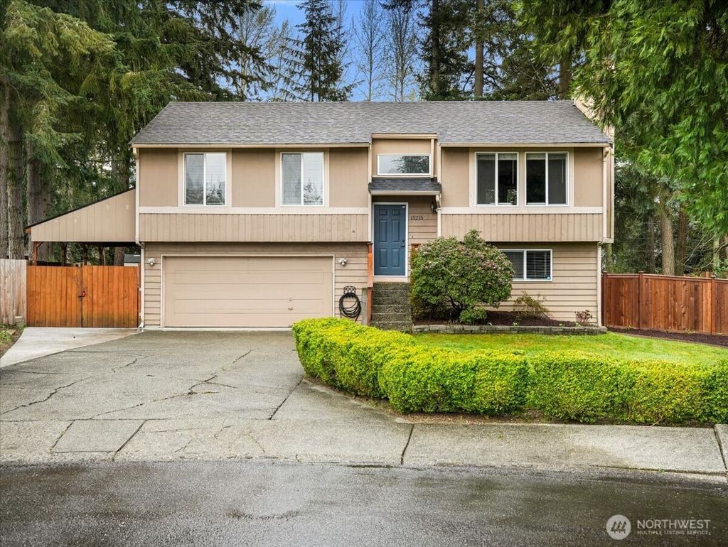 Photo of 15215 SE 179th St St, Renton, WA 98058 (MLS # 2507056)
