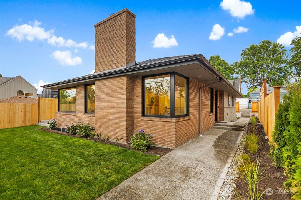 Photo of 5719 35th Avenue NE, Seattle, WA 98105 (MLS # 2160797)