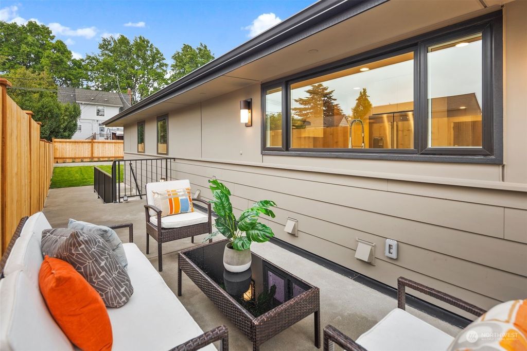 Photo of 5719 35th Avenue NE, Seattle, WA 98105 (MLS # 2160797)