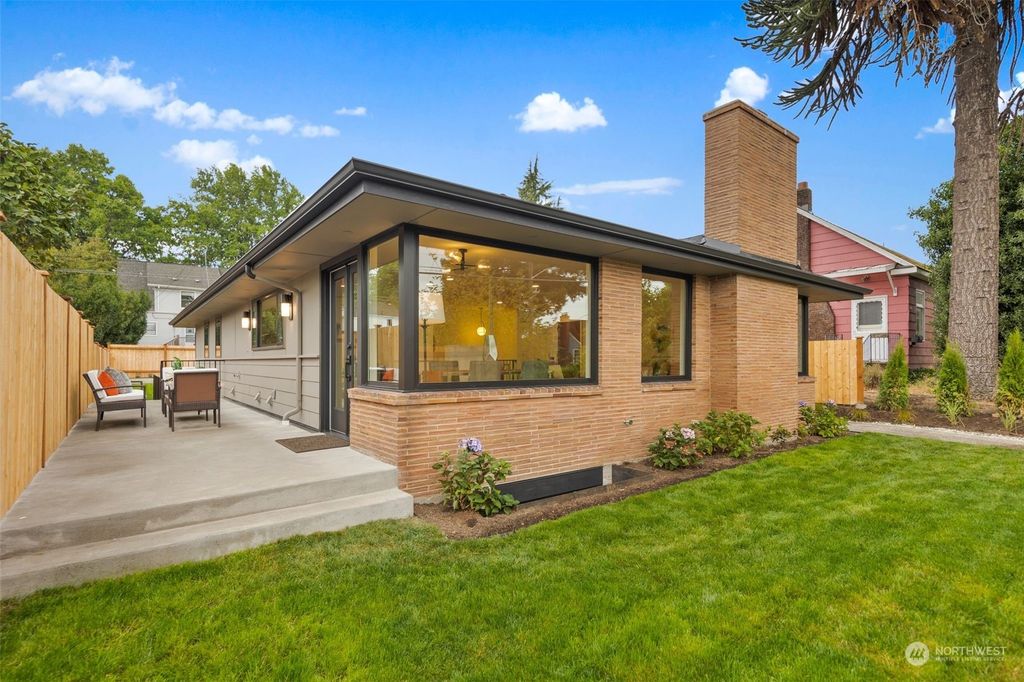 Photo of 5719 35th Avenue NE, Seattle, WA 98105 (MLS # 2160797)