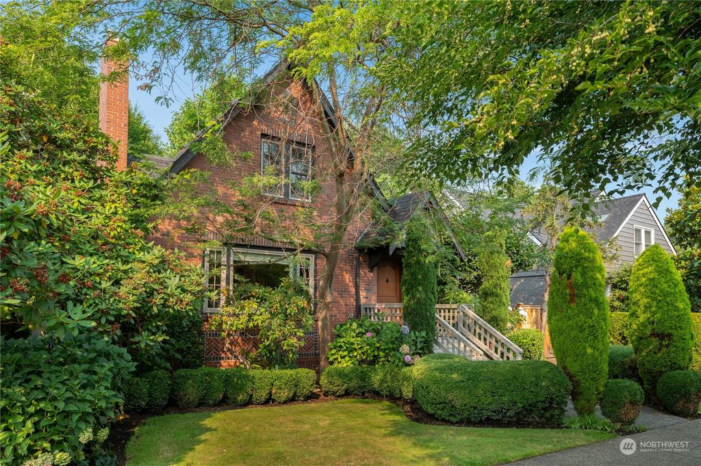 Photo of 2341 McGilvra Boulevard E, Seattle, WA 98112 (MLS # 1996404)