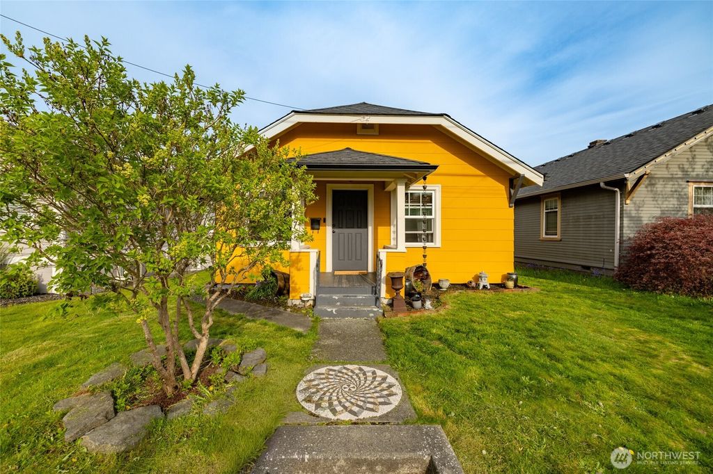 Photo of 2317 Fulton Street, Everett, WA 98201 (MLS # 2509492)