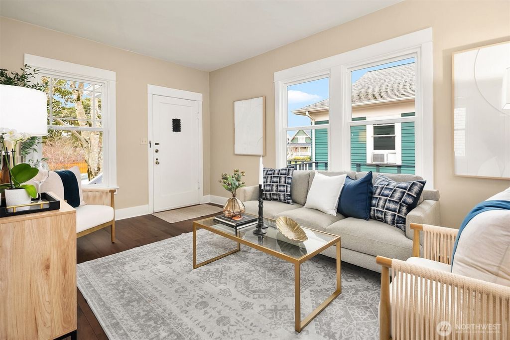 Photo of 511 W McGraw Street, Seattle, WA 98119 (MLS # 2492965)