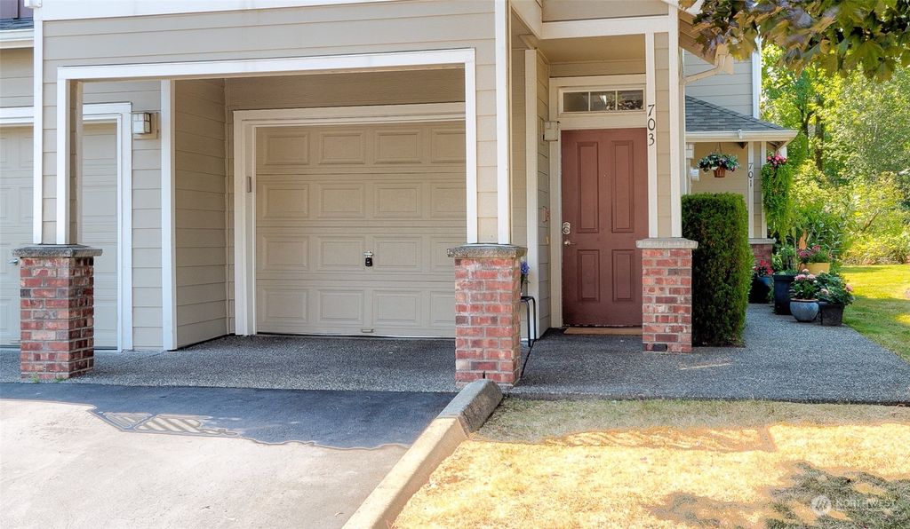 Photo of 703 241st Lane SE #Q4, Sammamish, WA 98074 (MLS # 2260986)