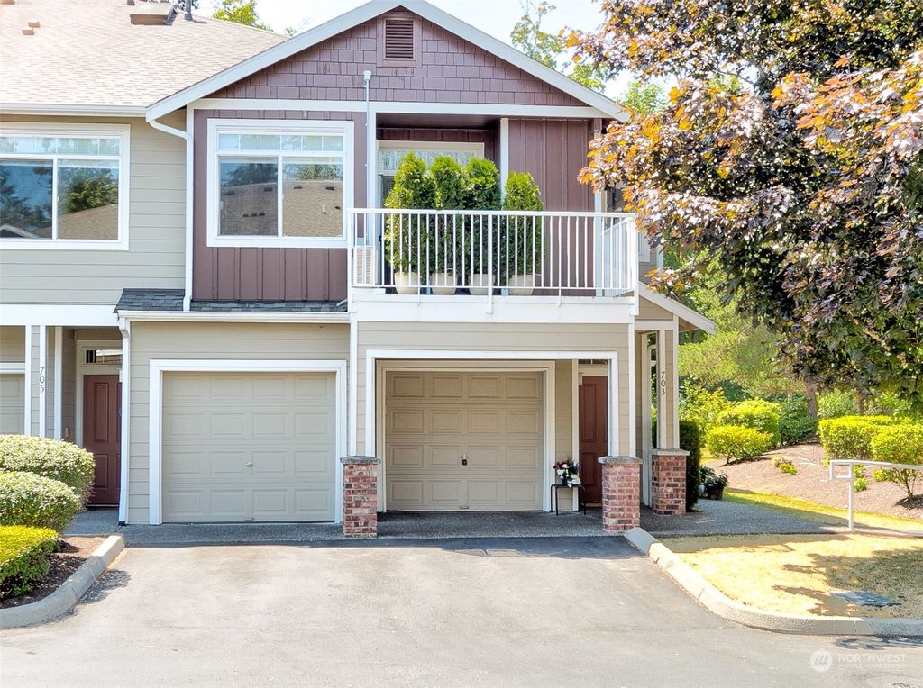 Photo of 703 241st Lane SE #Q4, Sammamish, WA 98074 (MLS # 2260986)