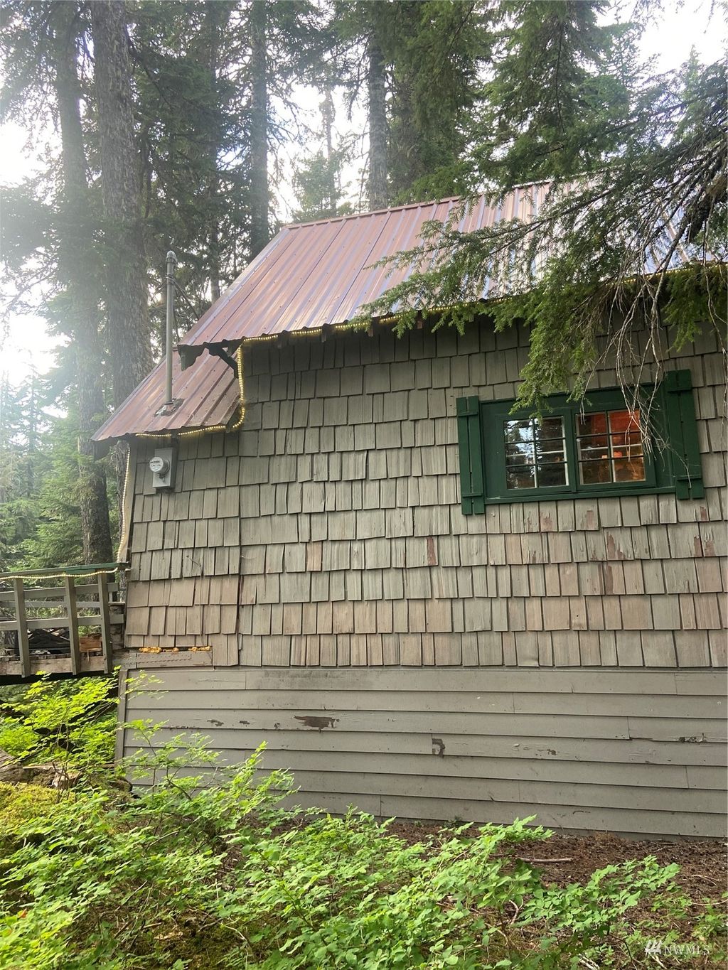 Photo of 105 Yellowstone Road, Snoqualmie Pass, WA 98068 (MLS # 1983819)