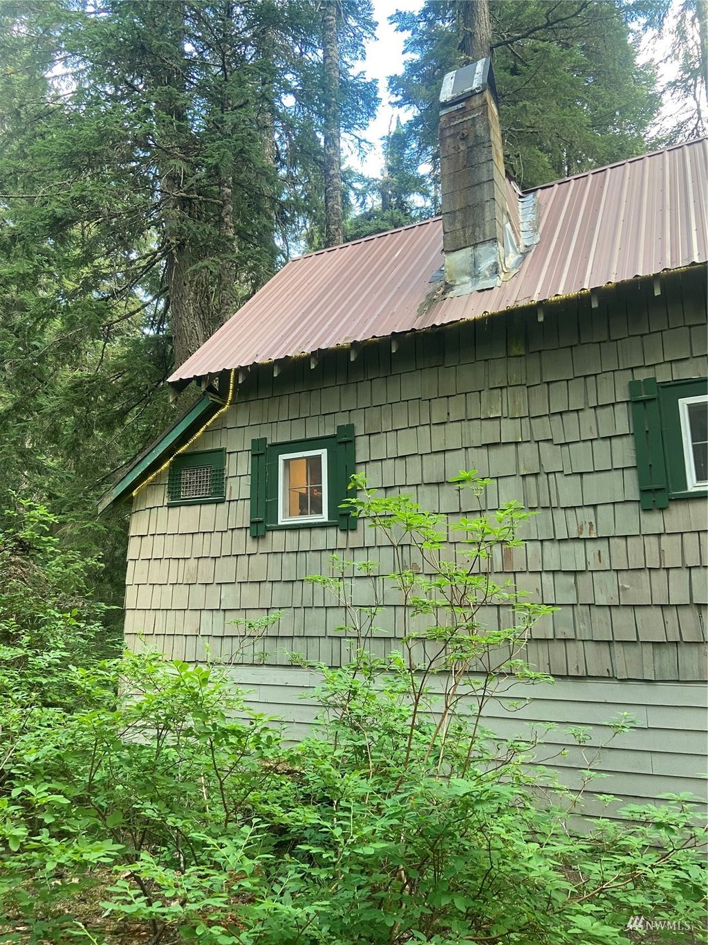 Photo of 105 Yellowstone Road, Snoqualmie Pass, WA 98068 (MLS # 1983819)