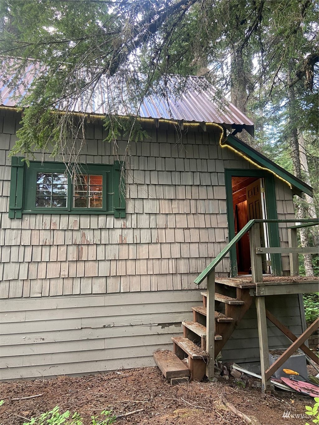 Photo of 105 Yellowstone Road, Snoqualmie Pass, WA 98068 (MLS # 1983819)