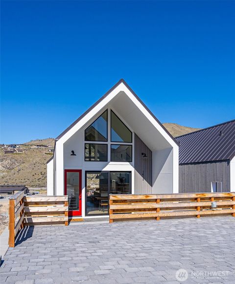 Photo of 1418 Cottage Lane, Chelan, WA 98816 (MLS # 2482374)