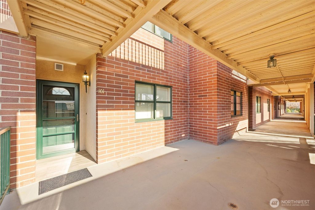 Photo of 300 Columbia Point Drive #D101, Richland, WA 99352 (MLS # 2486038)