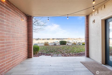 Photo of 300 Columbia Point Drive #D101, Richland, WA 99352 (MLS # 2486038)