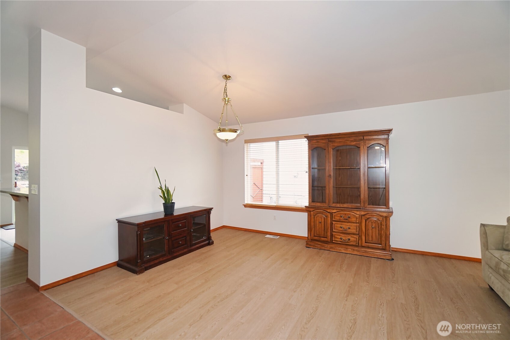 2820 V Court SE