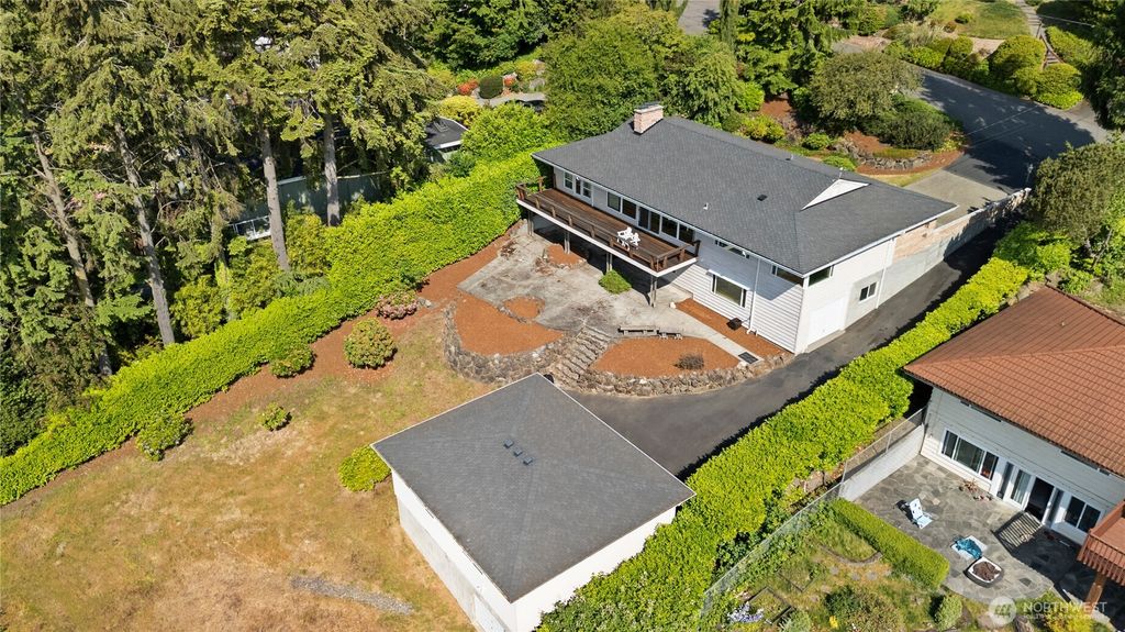 Photo of 5669 NE 180th Street, Kenmore, WA 98028 (MLS # 2387518)