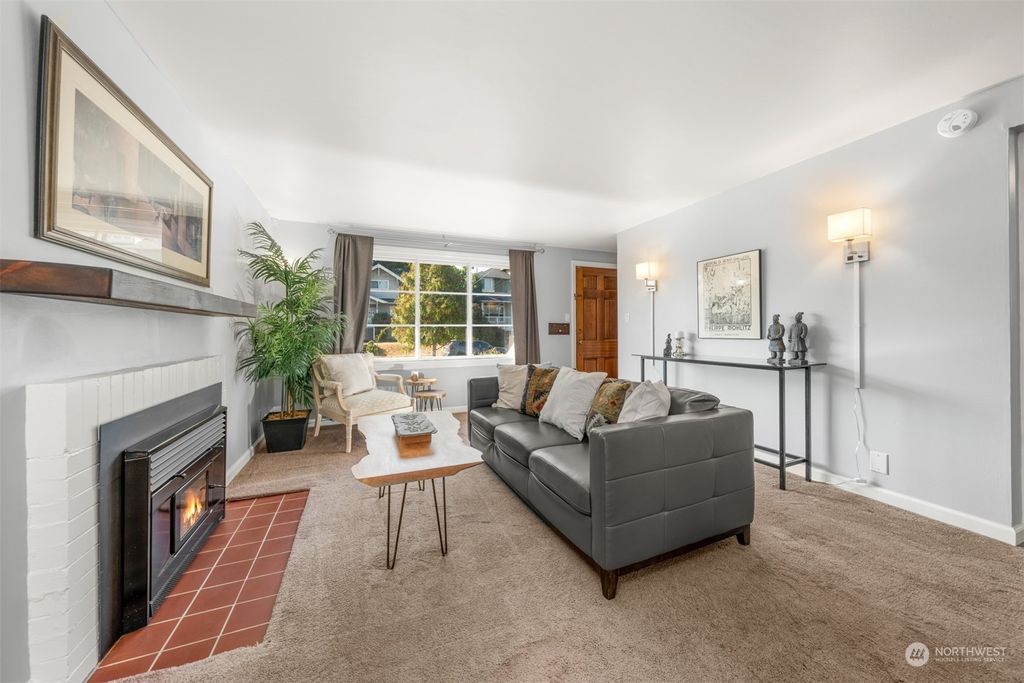 Photo of 8336 10th Avenue NW, Seattle, WA 98117 (MLS # 2000766)