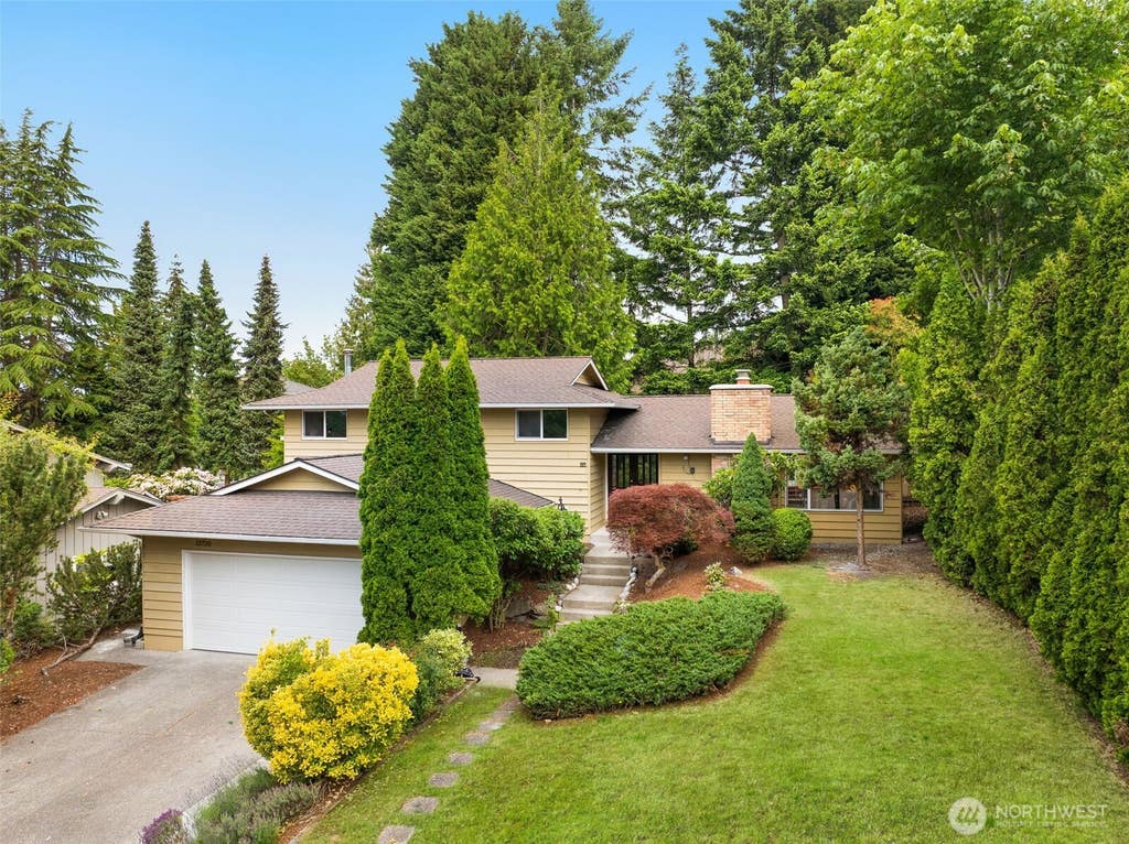 Photo of 13730 SE 20th Street, Bellevue, WA 98005 (MLS # 2563068)