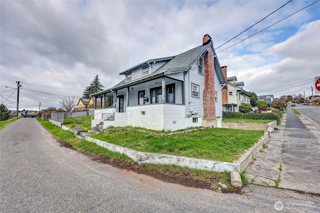 Photo of 514 Shore Drive, Bremerton, WA 98310 (MLS # 2468384)