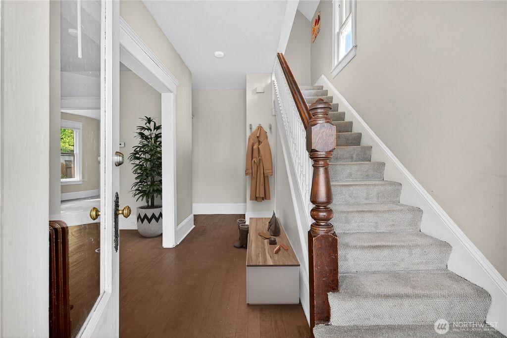 Photo of 5253 Brooklyn Avenue NE, Seattle, WA 98105 (MLS # 2433597)